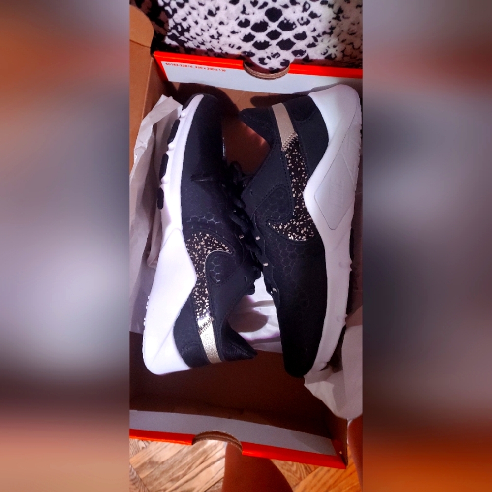 Nike Legend Essential Premiums Sz 8